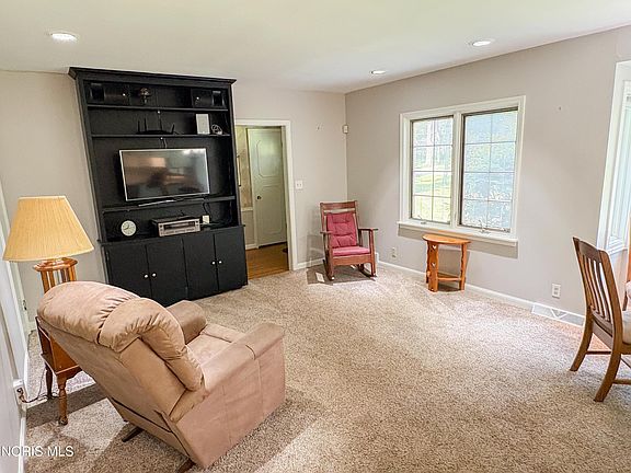 4th image of 4911 Rolandale Ave