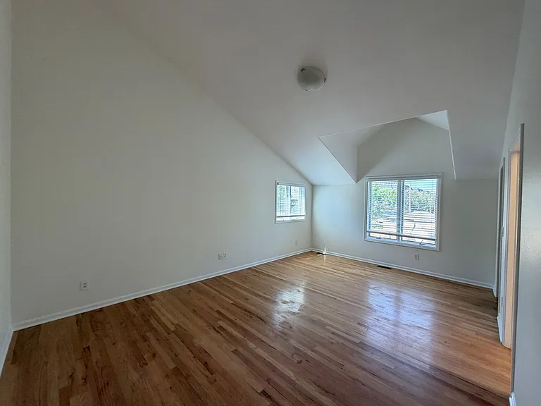 225 S Monroe St — Photo 13