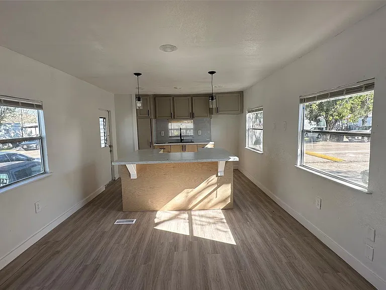 510 N Shirley St #6 — Photo 2