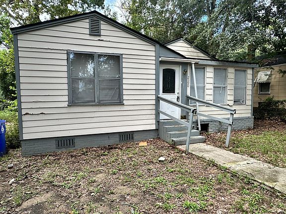 2nd image of 2390 Cambridge Ave