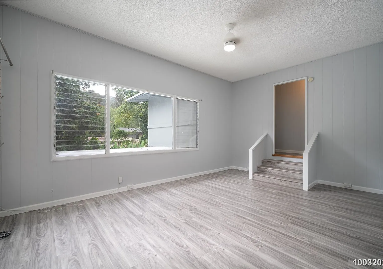 Recently Renovated 2BR/1BA/2 tandem PKG (covered & uncovered) in Kalihi Valley! — Photo 3