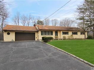 5 Highview Blvd, Brookhaven, NY 11719