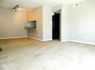 658 Tempo Trail Dr APT A, Saint Louis, MO 63141