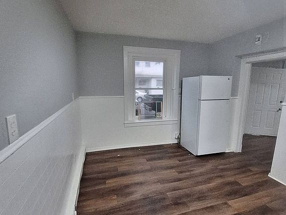 4th image of 400 Pine St