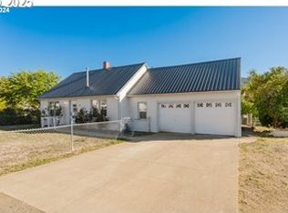 188 NE Lombardy Dr, Roseburg, OR 97470