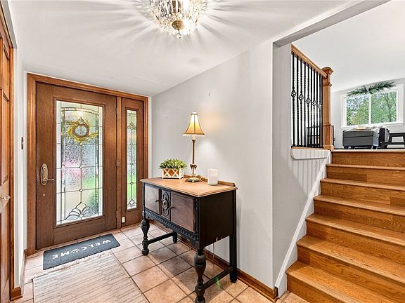 2nd image of 859 Meadowbrook Rd