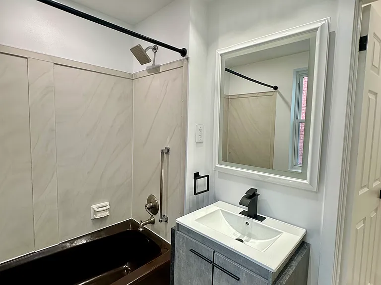 525 Perry St — Photo 23