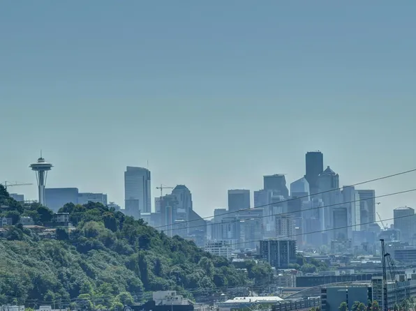 2324 W Newton St APT 302, Seattle, WA 98199