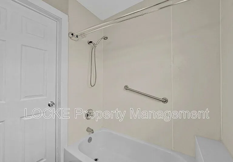 1016 E Arlington Ave #D — Photo 8
