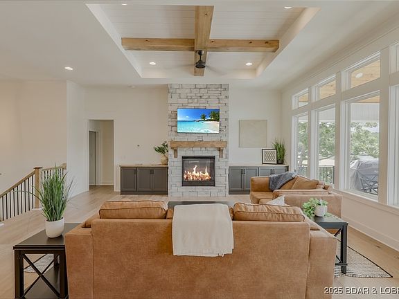 3rd image of 117 Hollow Oak Ct