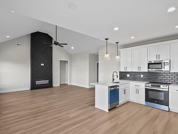 2nd image of 453 Cedar Hollow Dr