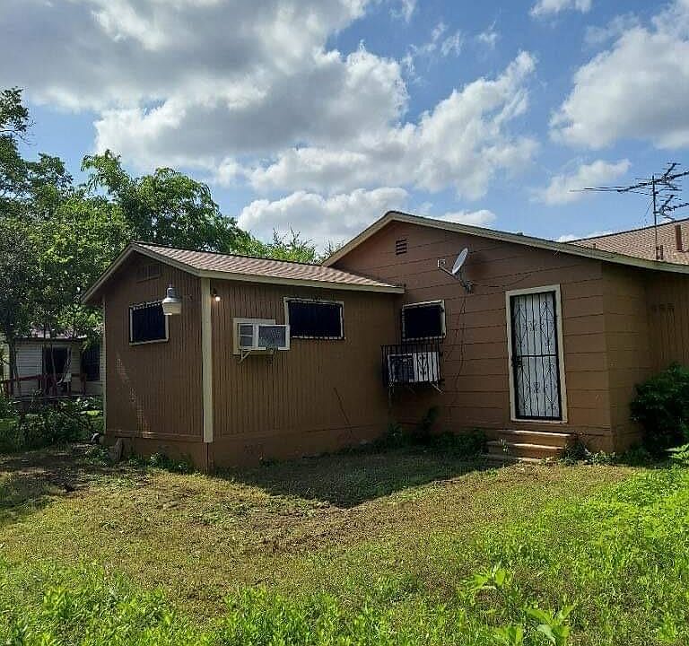 2nd image of 738 Hoover Ave