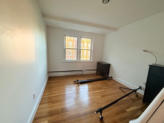 3rd image of 278 Harvard St APT 10