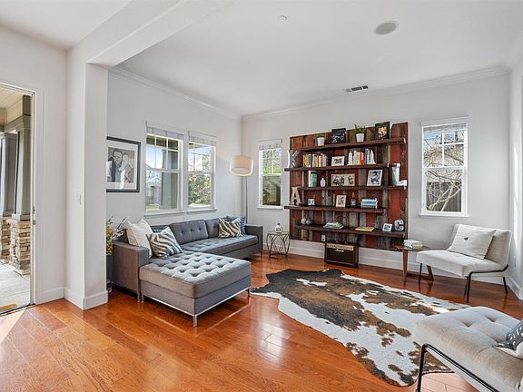 5th image of 234 Buttercup Ct