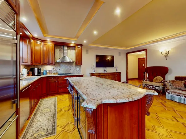 120 Oceana Drive West image 4 of 37