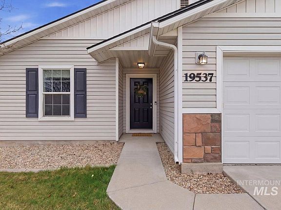 3rd image of 19537 Cumberland Pl