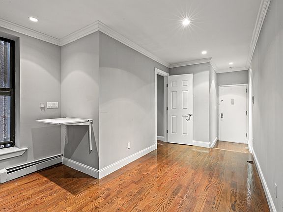 4th image of 818 10th Ave Front 2R
