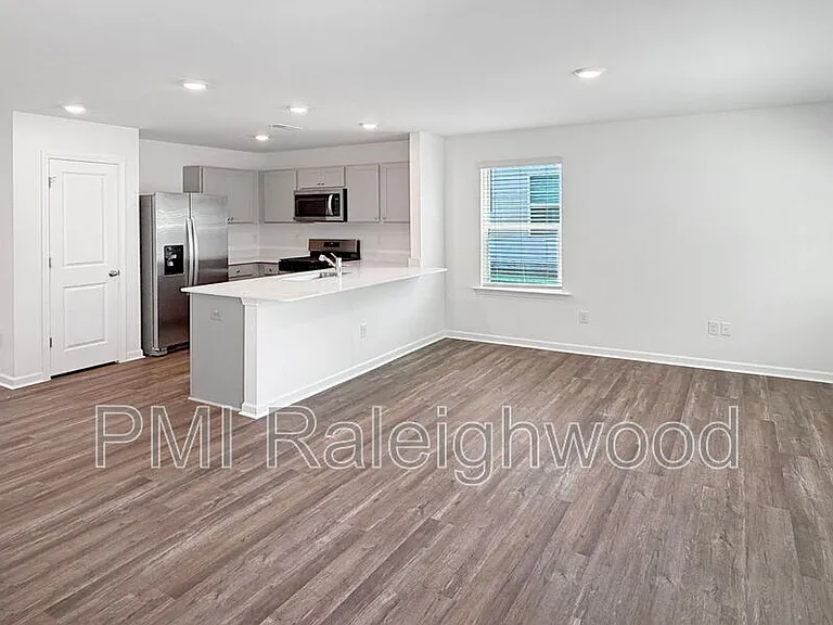412 Cherry Laurel Dr — Photo 8
