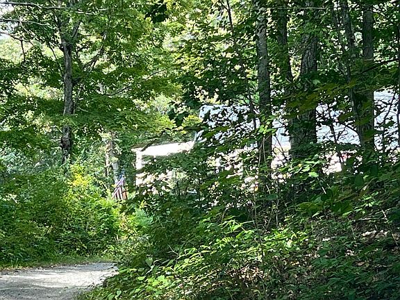 3rd image of 91 Jennifer Dr