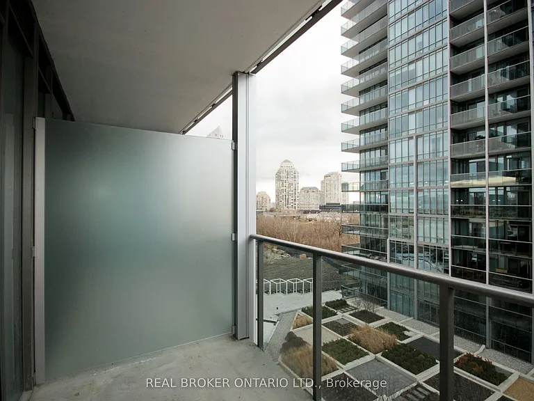 90 Park Lawn Rd #702 — Photo 8