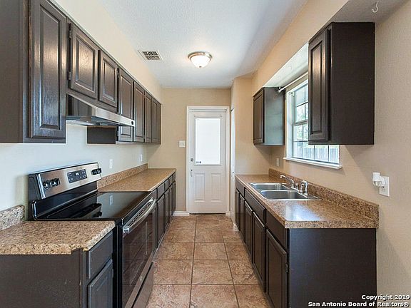 3rd image of 155 Mountain Valley St