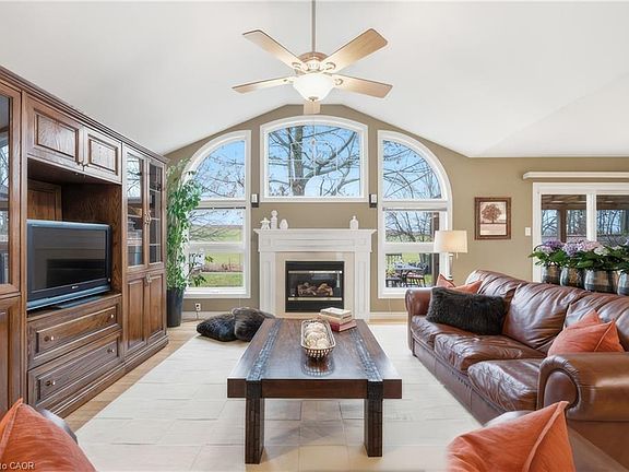 4th image of 38 Rhine Meadow Rd