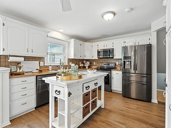 3rd image of 65 Jeffery Ln SE