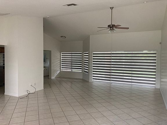 3rd image of 133 SE 23rd St