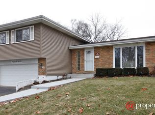 740 Hawthorne Cir, Lombard, IL 60148