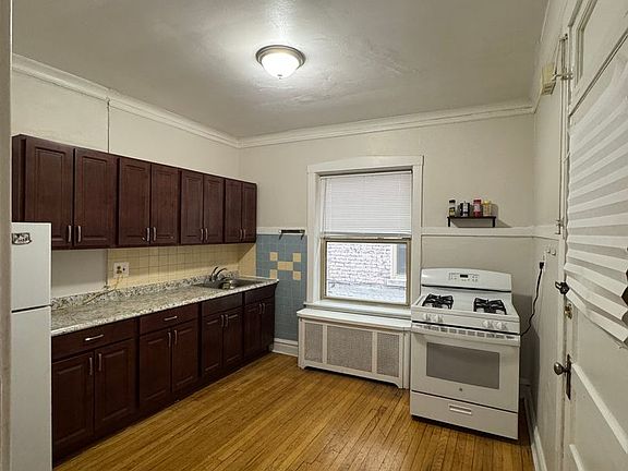 2nd image of 7665-69 N Sheridan Rd #1J
