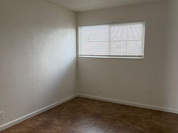5th image of 730 Stewart St APT 10