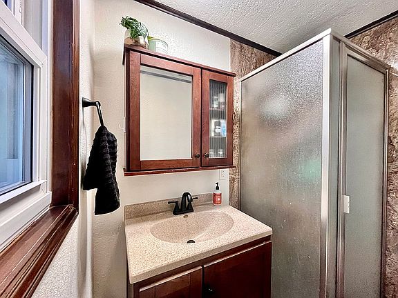3rd image of 112 E 5th St