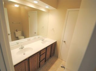 373 Walnut Ln, Elk Grove Village, IL 60007