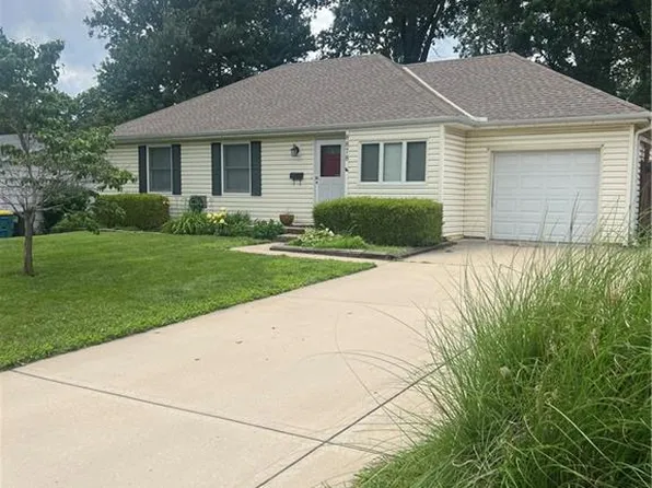 8878 Westbrooke Dr, Overland Park, KS 66212
