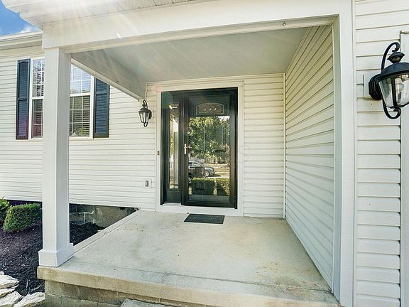 4th image of 785 Windy Hill Ln