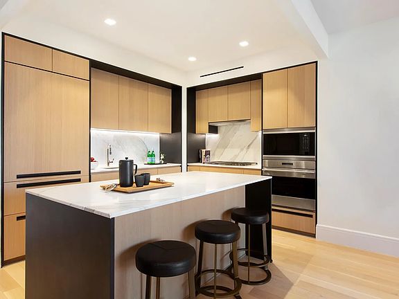 5th image of 215 E 19th St APT 7D