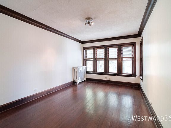 3rd image of 445 W Saint James Pl APT 1