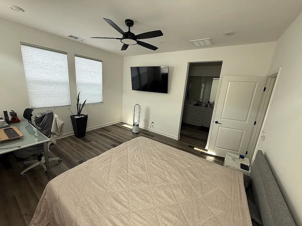 3 bed, 2.5 bath, 1670 sqft, $4,200 — Photo 2