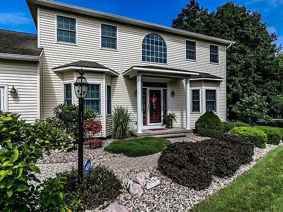 2nd image of 6875 Claret Cir