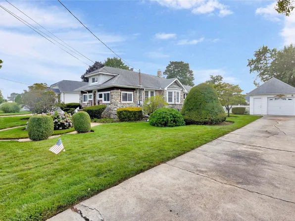 10 Cedar Avenue, Farmingdale, NY 11735