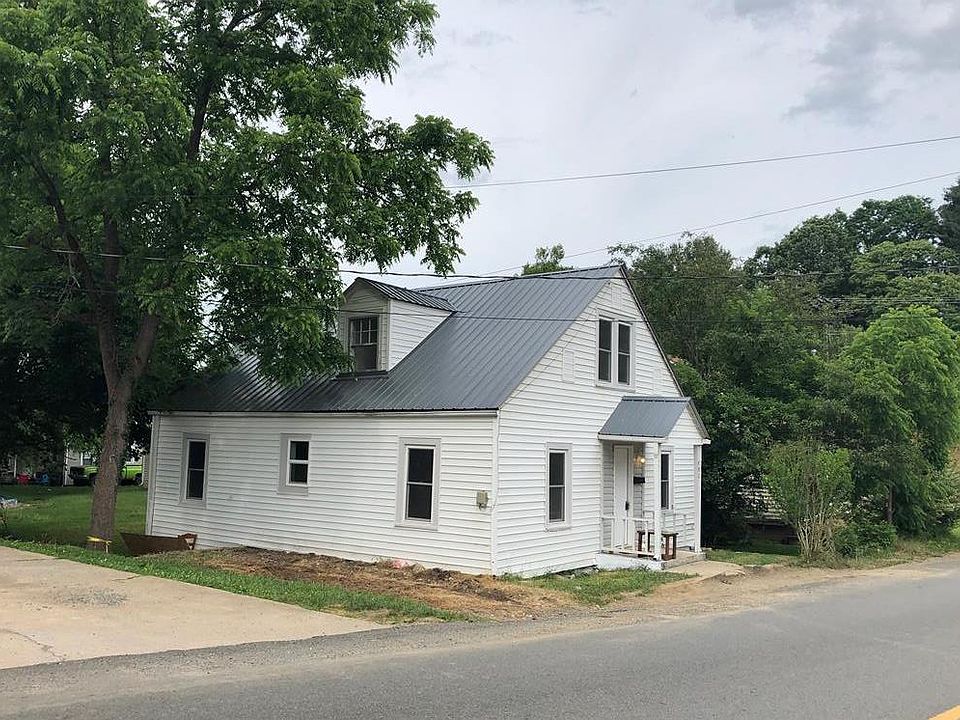 1st image of 402 McArthur St