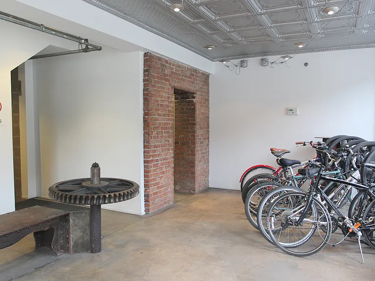 2501 Liberty Ave — Photo 10