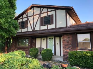 2800 Twin Waters Ln, Franksville, WI 53126