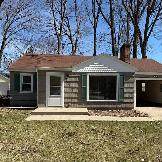 736 Charlotte Ave NW — Photo 1