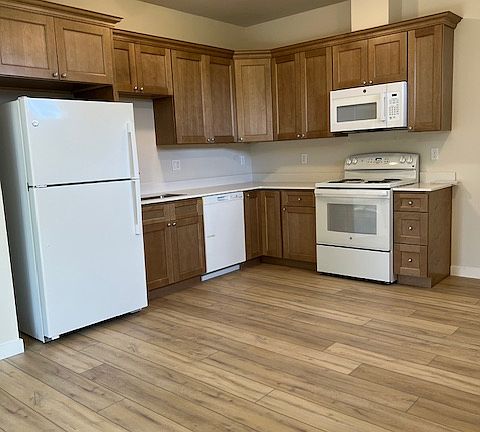 5th image of 910 Hardcastle Ave
