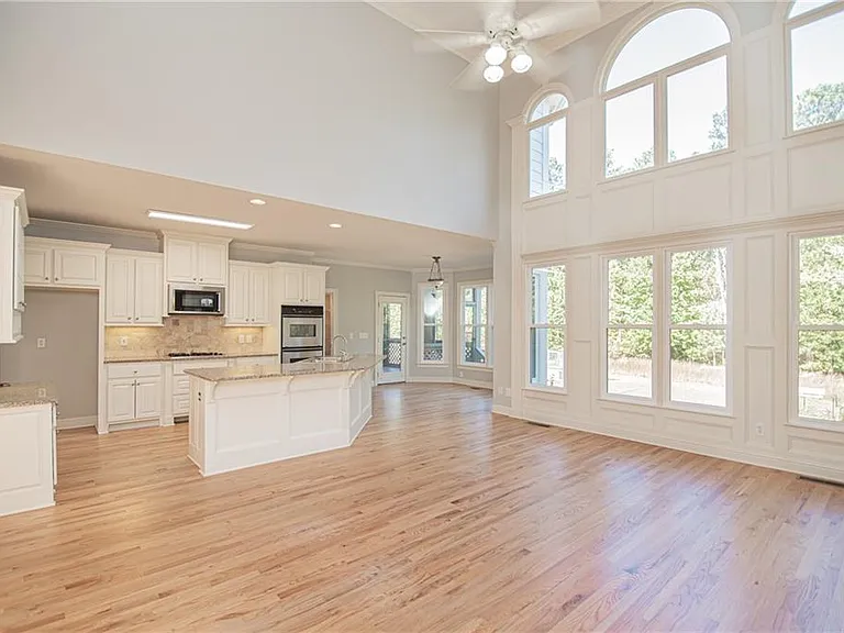 4012 Erin Dr — Photo 17