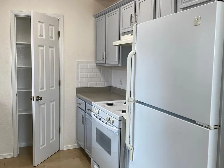 2150 King James Pl #1 — Photo 12