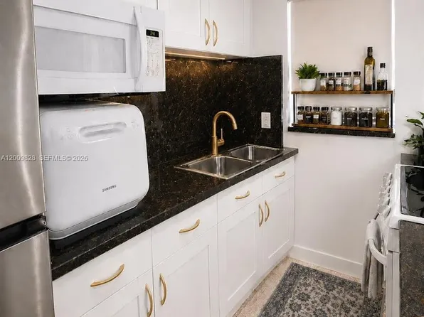 40 Salamanca Ave APT 8, Coral Gables, FL 33134