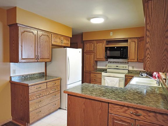 3rd image of 616 15th St SE