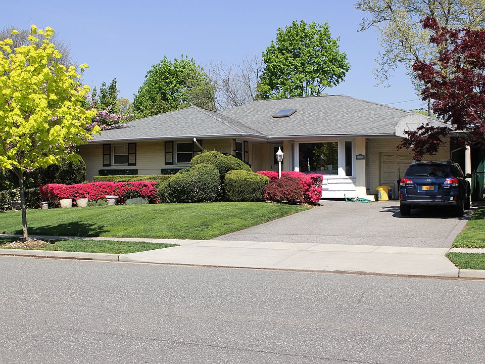 1st image of 131 Birchwood Park Dr